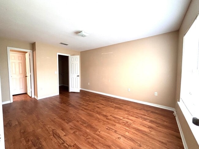 Building Photo - Reserve of Point Meadows Condo!