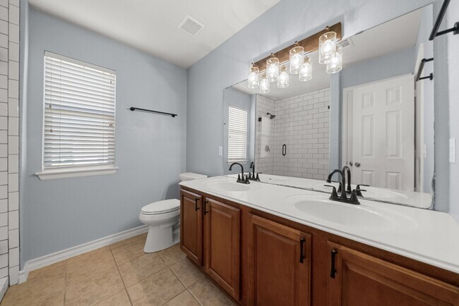 Building Photo - Amazing Pool. stunning 5bed, 3bath, 3Car G...