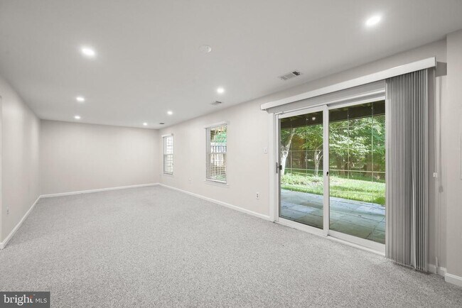 Building Photo - 25 Tivoli Lake Ct