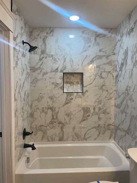 Second Level Bath & Shower - 1205 N 34th St