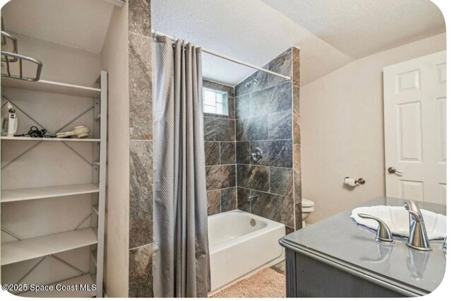 Building Photo - 1467 Guava Ave