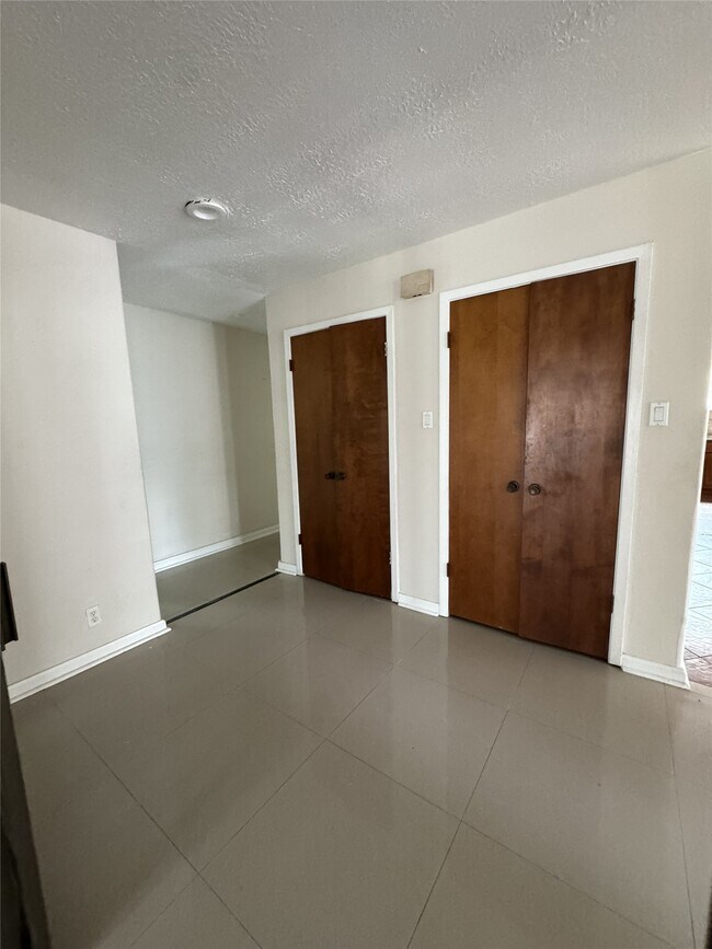 Building Photo - 11322 Briar Forest Dr