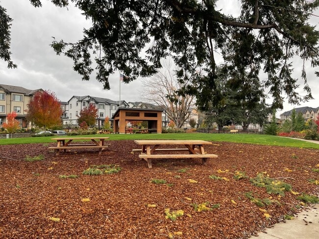 Building Photo - Beautiful 2br/2ba Townhome in Great Wilsonville Location!