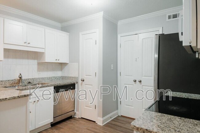 Building Photo - 1011 Coveside Trl