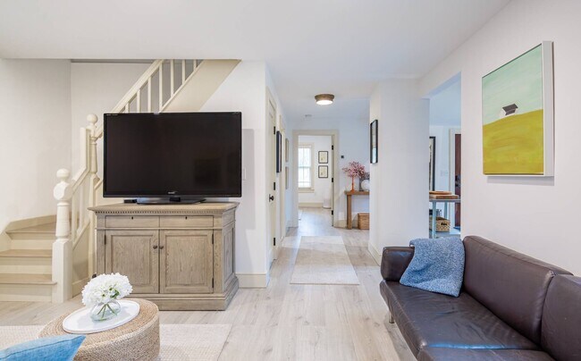 Building Photo - 3 Parsons Close