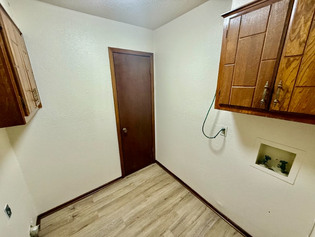 Building Photo - 1608 Oakcliff Rd