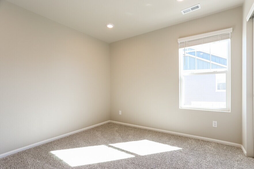 Building Photo - 849 Tarragon Rd