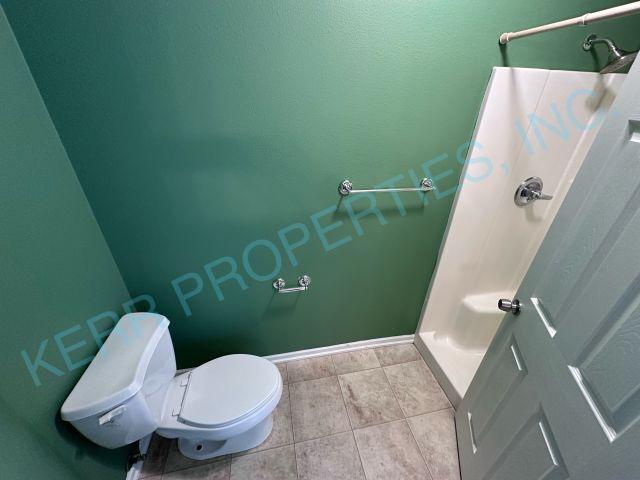 Building Photo - THE FIRST MONTH'S RENT IS FREE! Charming 3-Bedroom Tri-Level Retreat in Estacada with Spacious 19...