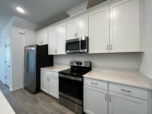 Building Photo - Brand new townhome with garage, excellent ...