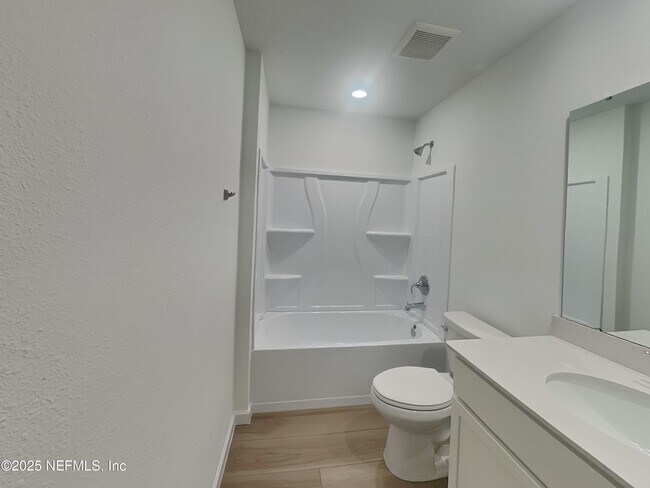 Building Photo - 622 Holly Lks Dr