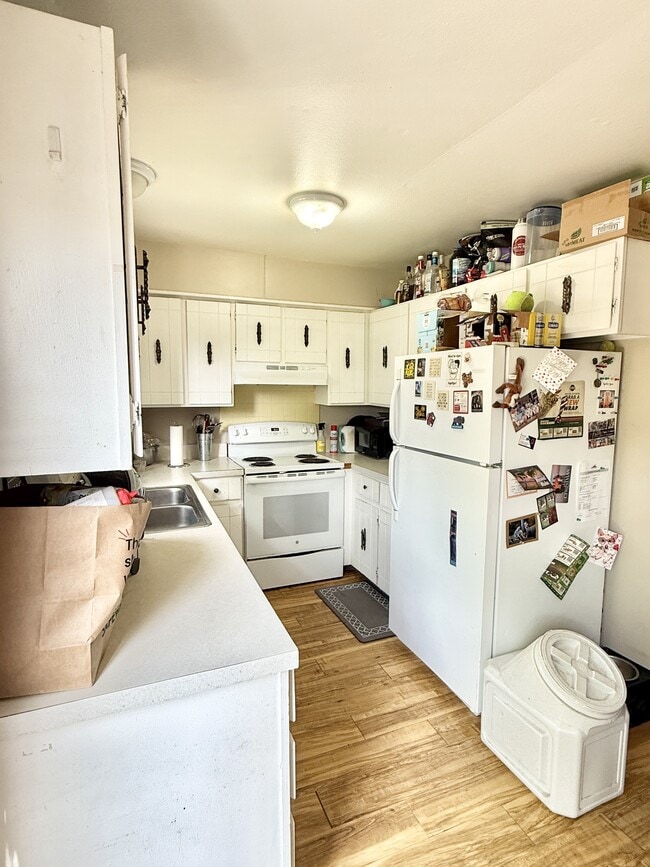 Building Photo - 3101 Azalea Dr