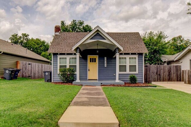 Building Photo - Charming 1920s Home - Fully Renovated | MOVE IN SPECIAL