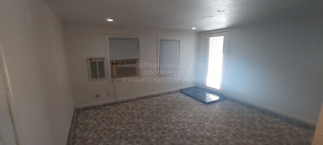 Building Photo - Central Roseville, 1 Bed, 1 Ba, Wall Air, ...