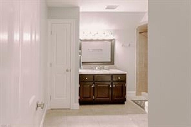 Building Photo - Gorgeous 4 bed, 3 bath in Great Bridge!