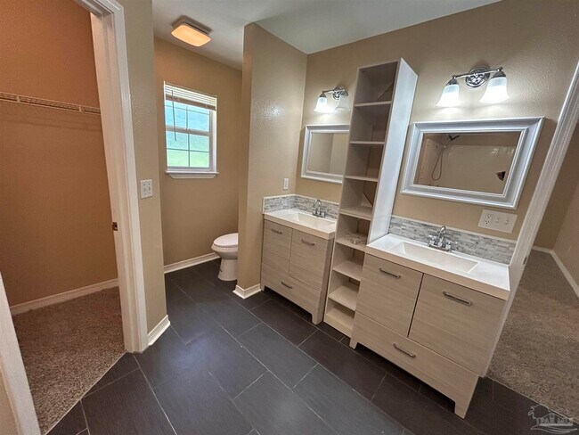 Building Photo - 1454 Little Creek Dr