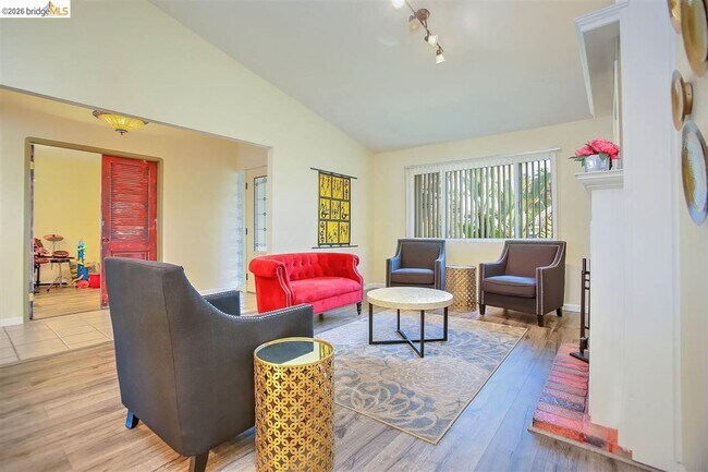 Building Photo - 5545 Drakes Ct