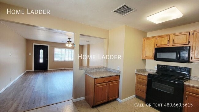 Building Photo - 2226 E Mitchell Dr