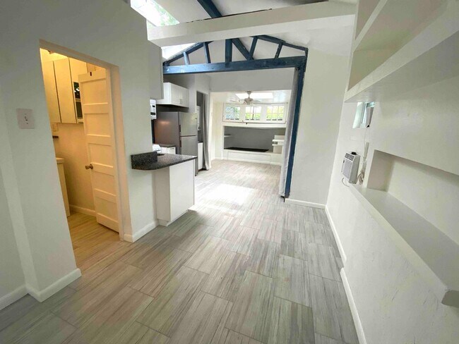 Building Photo - Beautiful large studio 2 blocks from the b...