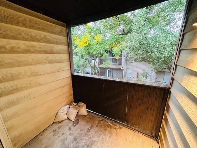 Building Photo - 3912 Crayrich Cir