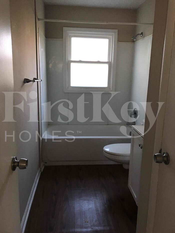 Building Photo - 752 W Hawley St