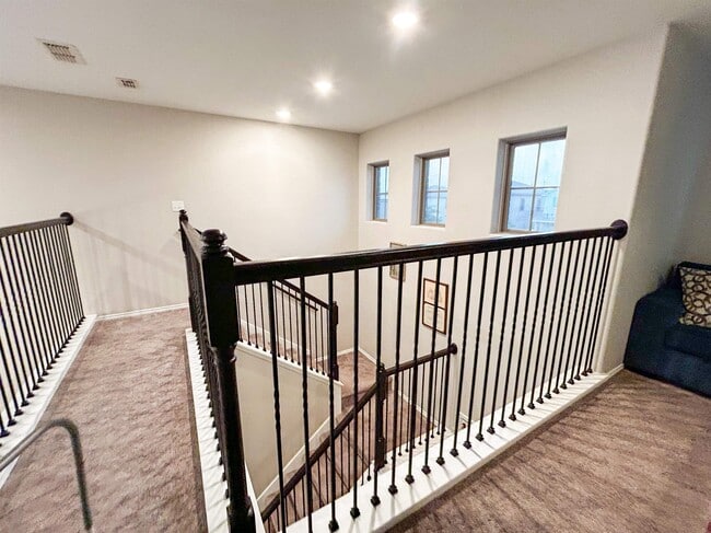 Building Photo - 8723 Shiloh Rock Dr