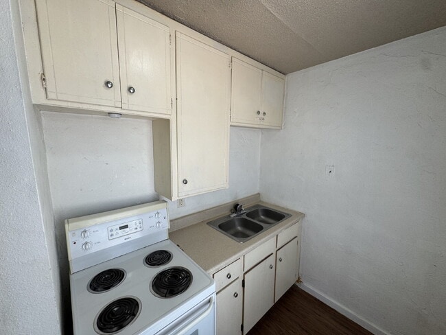Building Photo - One Bedroom House Located In Heart of Lubbock Minutes From Texas Tech & Medical District!