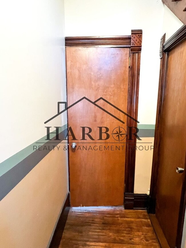 Building Photo - 527 Boone St