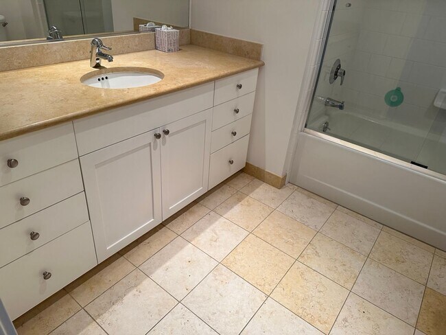 Building Photo - Epic REA: Fabulous 2 BR/2 BA South Beach C...