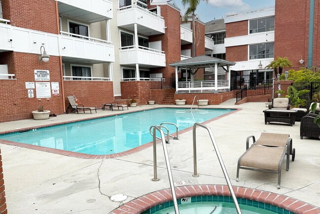 Building Photo - Don't miss this amazing opportunity to liv...