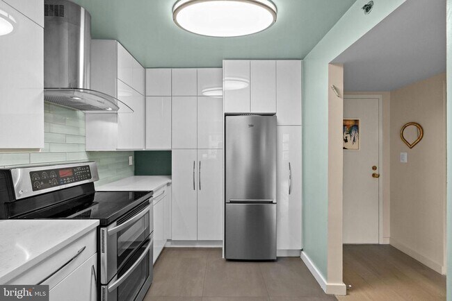 Building Photo - 1401 17th St NW