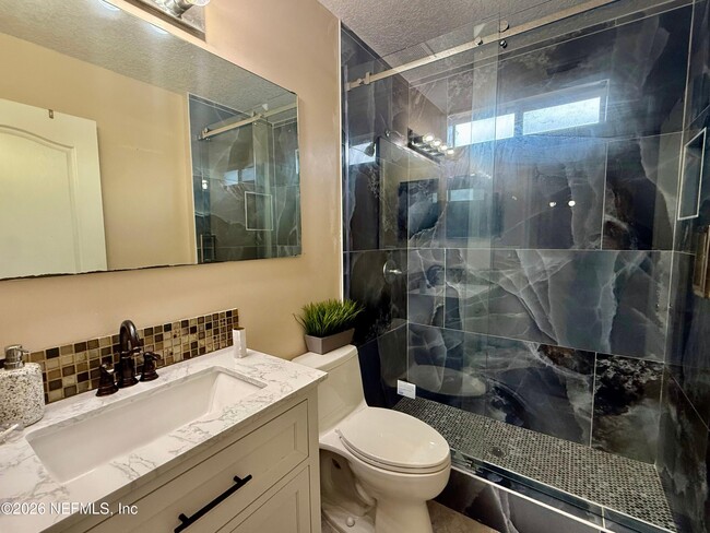 Building Photo - 12856 Chets Creek Dr N