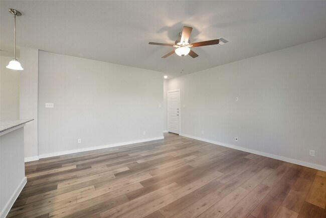 Building Photo - 25172 Pacific Wren Dr