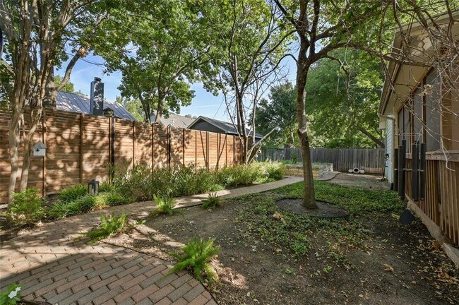Building Photo - 4006 Lewis Ln
