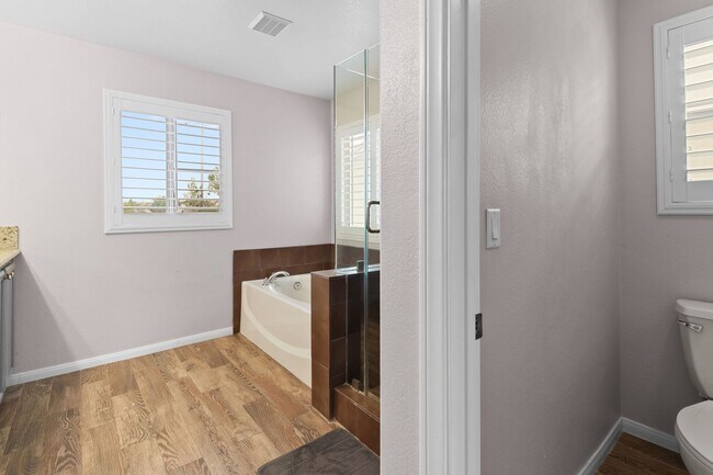 Building Photo - SE!! Pebble and Pollock!! Crystal Springs!...