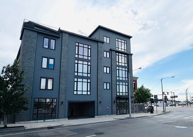 Building Photo - 610 Rutherford Ave