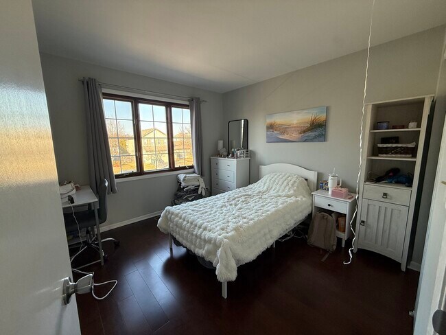 Building Photo - 1172 Hill Crest Dr