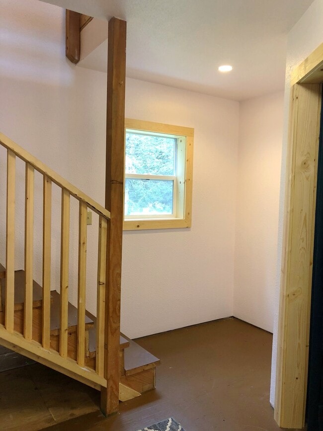 Building Photo - CHARMING CABIN