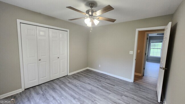 Building Photo - 135 Riverside Ct