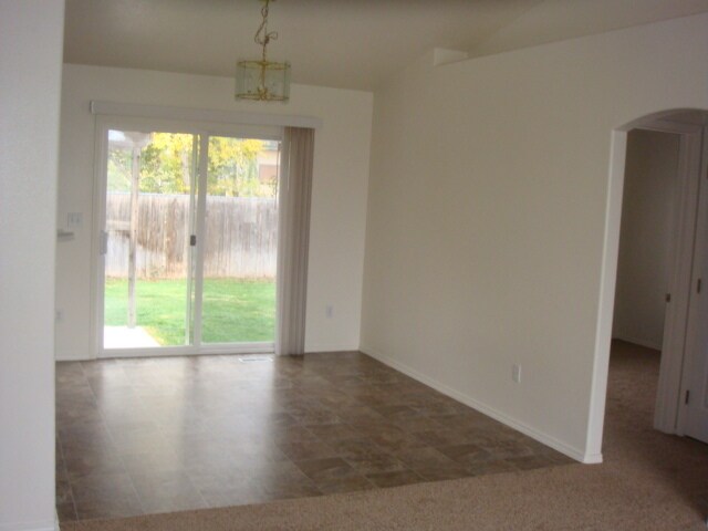 Building Photo - 1029 N Maple Creek Ave