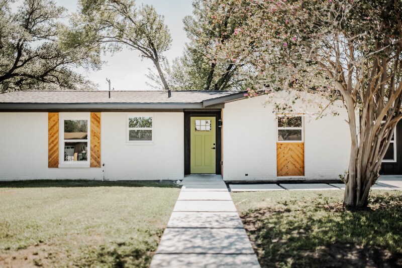 Building Photo - 2203 E Rosebud Ave