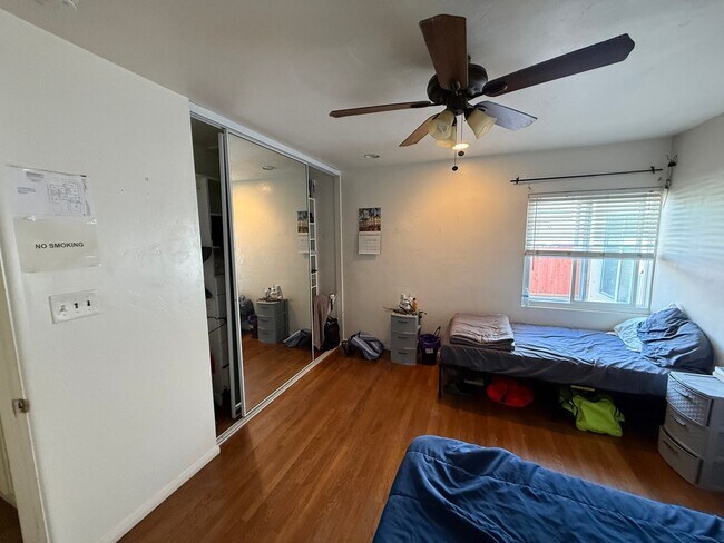 Building Photo - Large 5 Bed 3 Bath Home on East Falls - Popular Street Close to Campus!!!