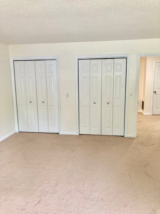 Building Photo - 156 E Grayling Ln