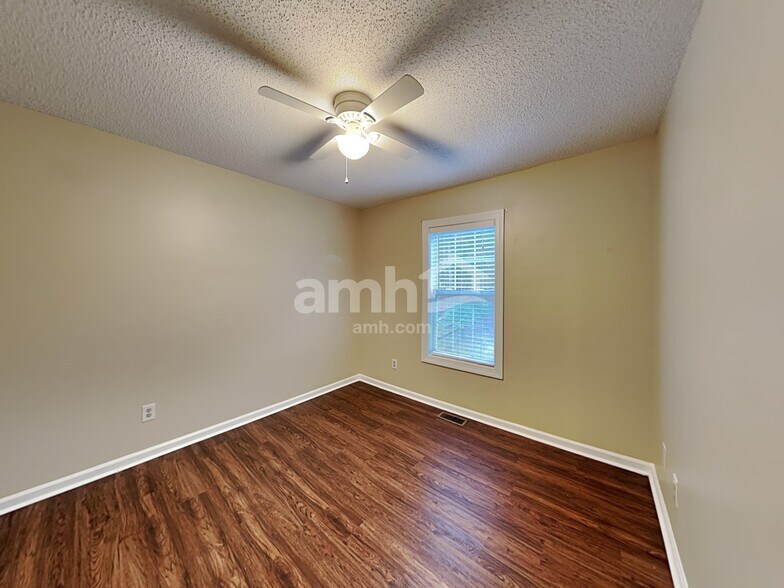 Building Photo - 1009 Loch Lomond Cir