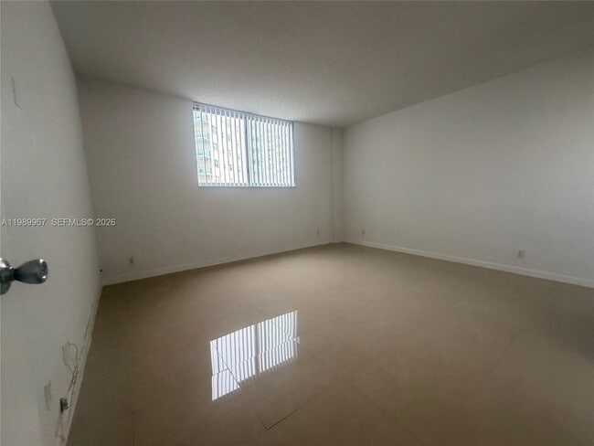 Building Photo - 4001 S Ocean Dr