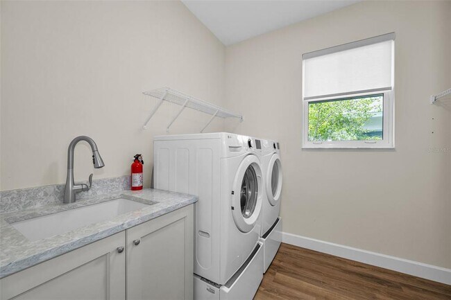 Building Photo - 522 Louden Ave