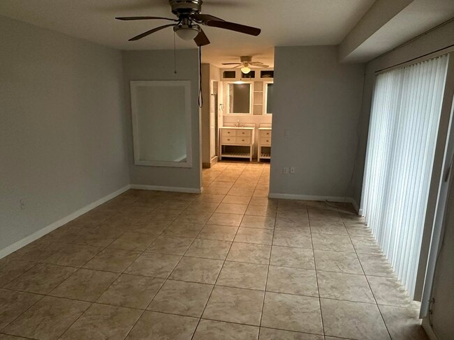 Building Photo - 417 4th Ln