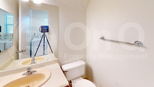 Building Photo - 1015 E Yager Ln