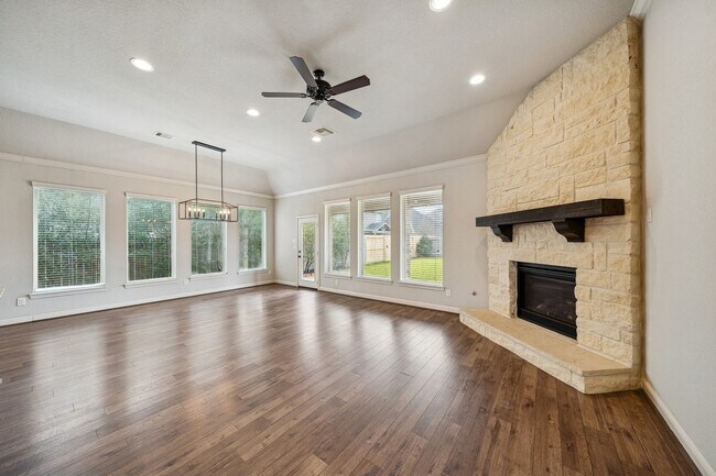 Building Photo - 15115 Flintridge Lake Ln