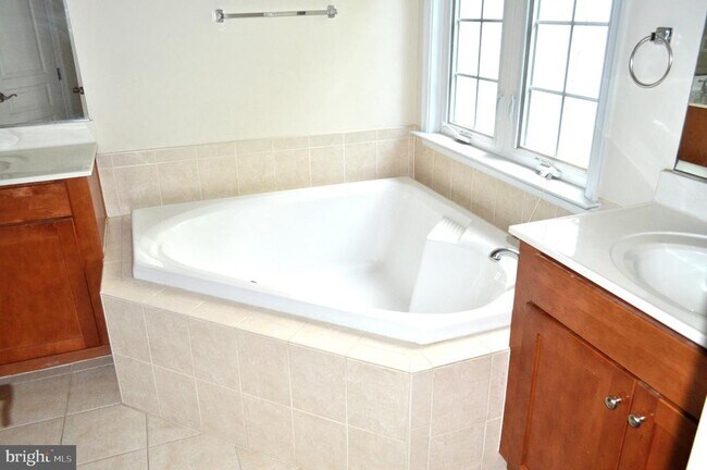 Building Photo - 12213 Silver Cypress Terrace