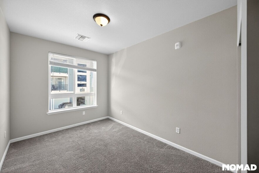 Building Photo - 6153 N Ceylon St